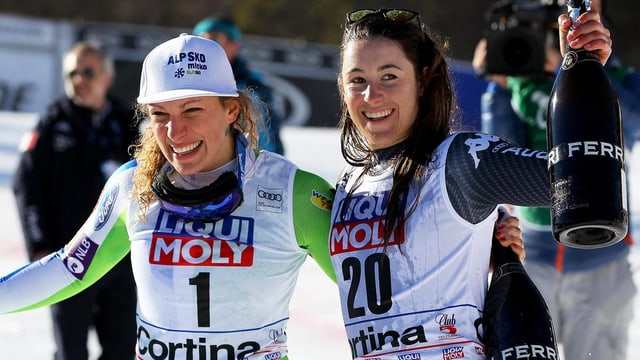 Ilka Stuhec (links) und Sofia Goggia in Feierlaune Ilka Stuhec (links) und Sofia Goggia in Feierlaune