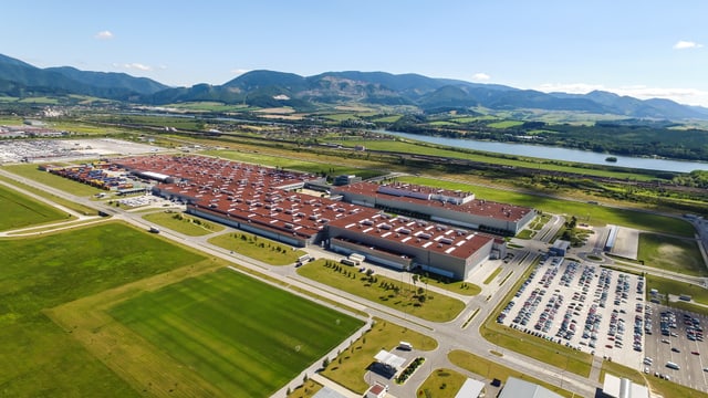 Kia-Fabrik in Žilina von oben. Kia-Fabrik in Žilina von oben.
