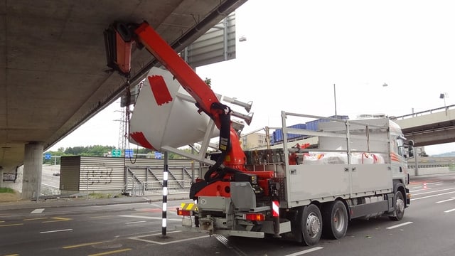 Bern Freiburg Wallis Lastwagen in der Region Bern auf