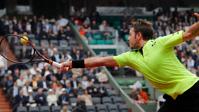 Stan Wawrinka streckt sich. Stan Wawrinka streckt sich.