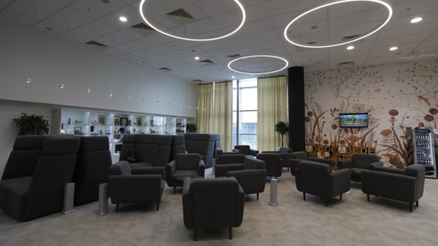 Bei langen Wartezeiten lohnt es sich, eine Lounge zu buchen. Bei langen Wartezeiten lohnt es sich, eine Lounge zu buchen.