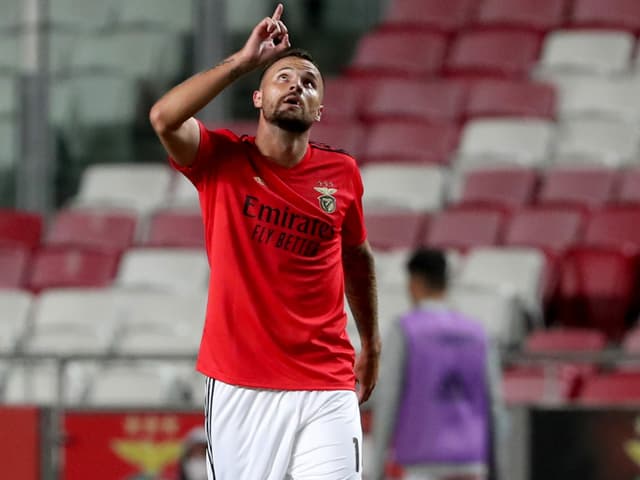 Der eingewechselte Haris Seferovic führt Benfica gegen Farense am Sonntagabend mit einer Doublette zum 3:2-Sieg.