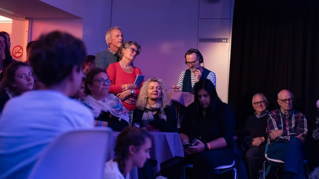 A la primaudiziun da la chanzun da Saskia Demarmels na pudeva l'artista betg participar ...