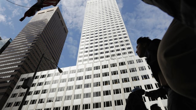 Hochhaus-Tower Fifth Avenue 666 in New York City. Hochhaus-Tower Fifth Avenue 666 in New York City.