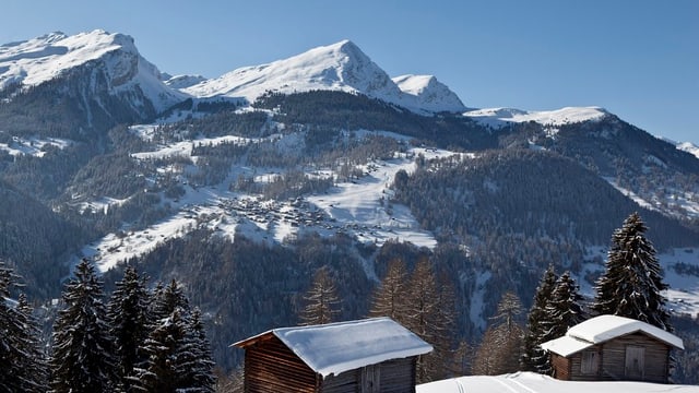 Tschiertschen an einem Wintertag, Blick vom Gegenhang aus. Tschiertschen an einem Wintertag, Blick vom Gegenhang aus.