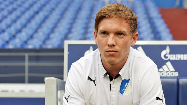 Julian Nagelsmann steht an der Seitenlinie. Julian Nagelsmann steht an der Seitenlinie.