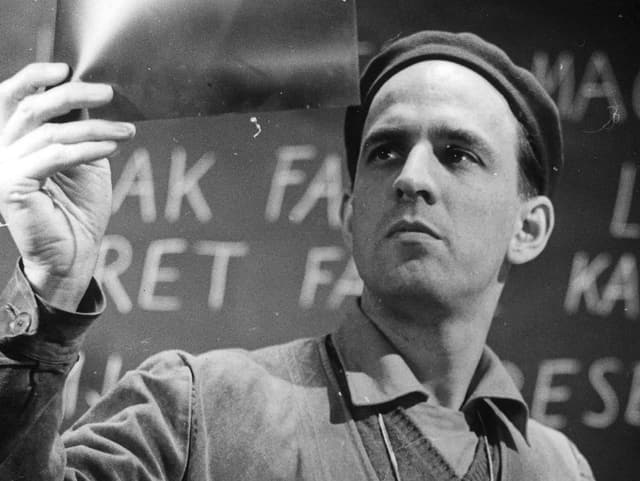 Ingmar Bergman auf dem Set. Ingmar Bergman auf dem Set.