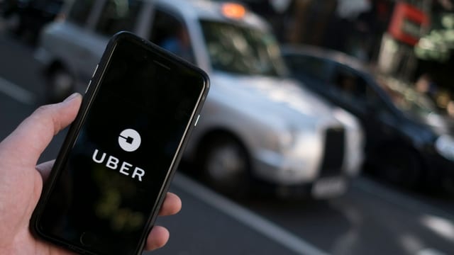 Bei «Uber» brauchen alle Fahrer ab sofort eine Taxi-Lizenz