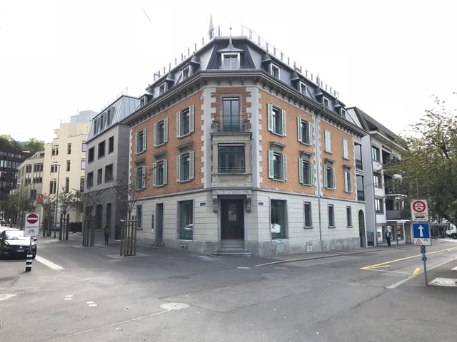 Bild des inzwischen denkmalgeschützen Hauses an der Zuglinie in Zug. Bild des inzwischen denkmalgeschützen Hauses an der Zuglinie in Zug.