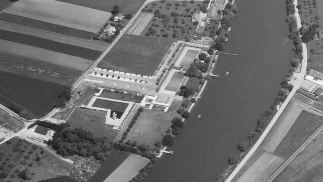 Ältere Flugaufnahme eijes Schwimmbads. Ältere Flugaufnahme eijes Schwimmbads.