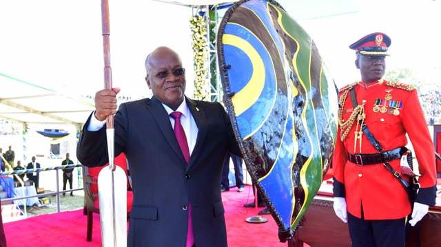 John Magufuli (links). John Magufuli (links).