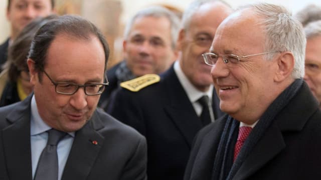 François Holland begrüsst Johann Schneider-Ammann. François Holland begrüsst Johann Schneider-Ammann.