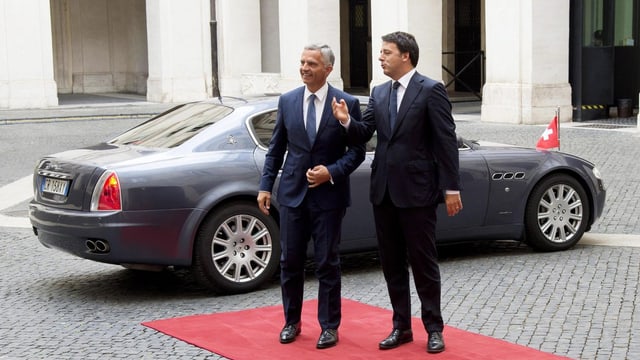 Ankunft von Didier Burkhalter. er und Matteo Renzi begrüssen sich Ankunft von Didier Burkhalter. er und Matteo Renzi begrüssen sich