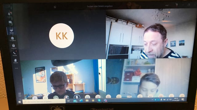 Blick auf einen Laptop-Bildschirm während des Fernunterrichts. Blick auf einen Laptop-Bildschirm während des Fernunterrichts.