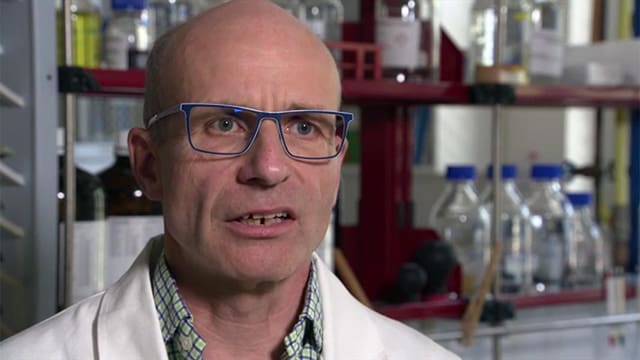 Kurt Seiler im Labor Kurt Seiler im Labor