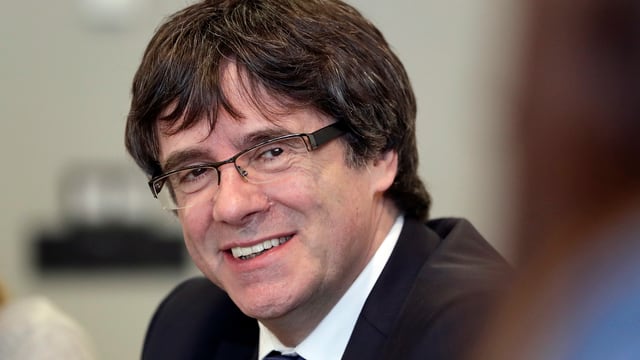 Carles Puigdemont lacht Carles Puigdemont lacht
