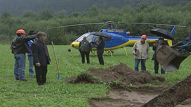 Emprima badigliada plazza da helicopters Tavanasa.