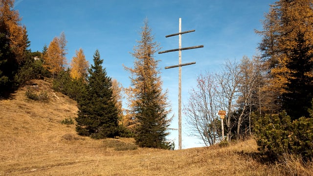 Ein Kreuz, das aus drei horizontalen und einem verikalen Balken besteht. Ein Kreuz, das aus drei horizontalen und einem verikalen Balken besteht.
