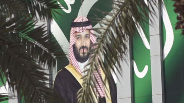 Bild von Mohammad bin Salman an einer Wand in Jeddah. Bild von Mohammad bin Salman an einer Wand in Jeddah.