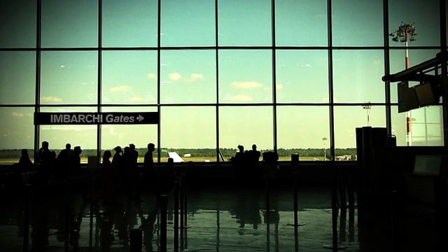 Video «Oper «L'Elisir d'Amore» am Flughafen Malpensa» abspielen Video «Oper «L'Elisir d'Amore» am Flughafen Malpensa» abspielen
