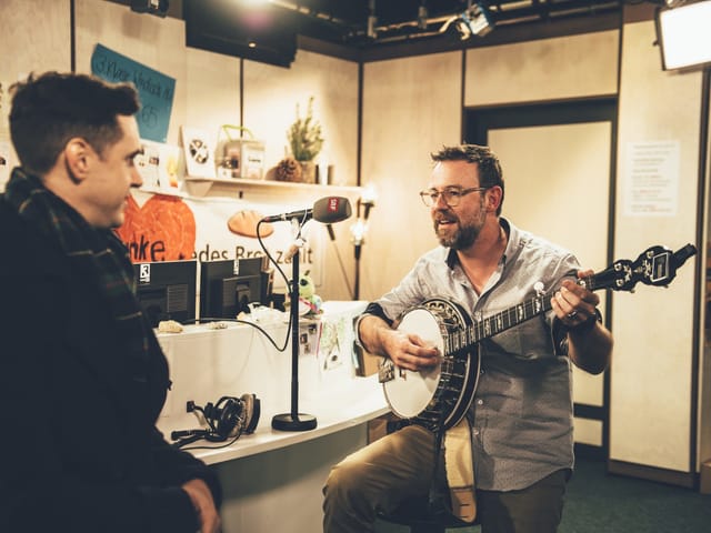 Seven und Nik am musizieren.