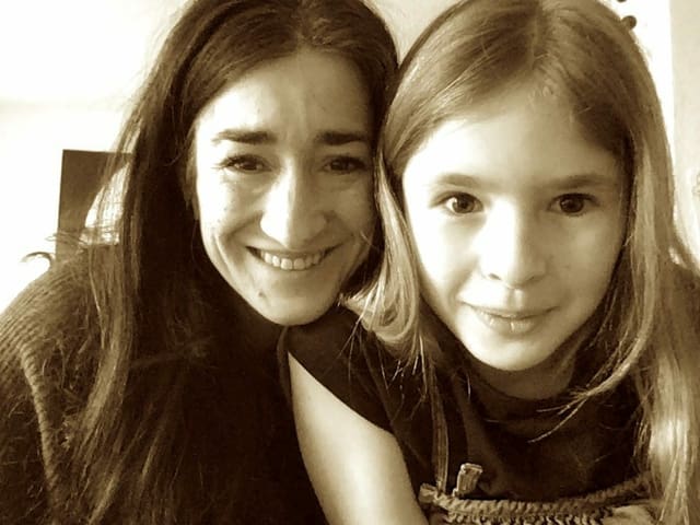 Sin la fotografia da sanestra a dretga: Mara Truog cun sia figlia Mevina durant noss’intervista per skype