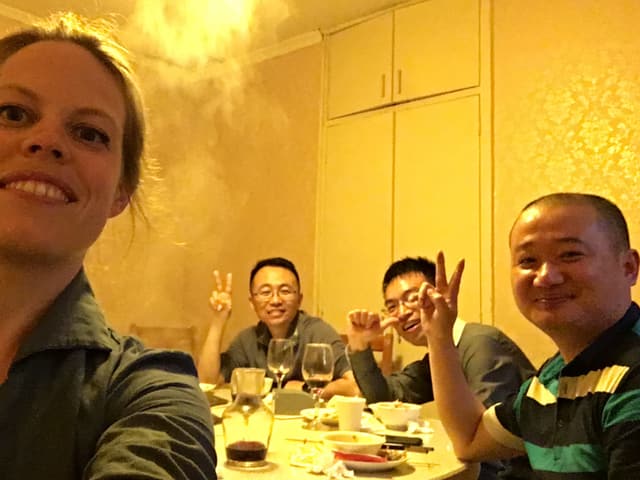 Mit anderen Gästen im Chinarestaurant «Chengdu Impression» in Nairobi. Mit anderen Gästen im Chinarestaurant «Chengdu Impression» in Nairobi.