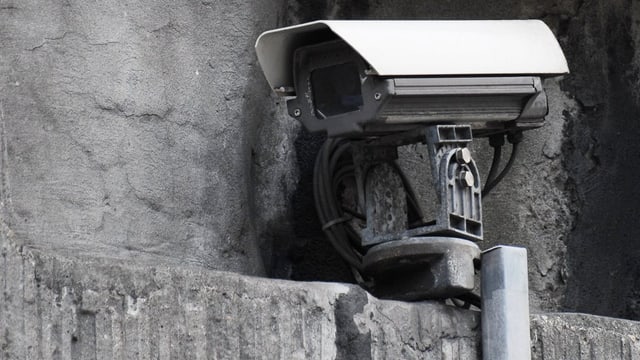 Eine Verkehrsueberwachungs-Kamera, aufgenommen am 1. November 2010 in Zürich Eine Verkehrsueberwachungs-Kamera, aufgenommen am 1. November 2010 in Zürich