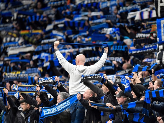 Dichtgedrängte Atalanta-Fans im San Siro. Dichtgedrängte Atalanta-Fans im San Siro.