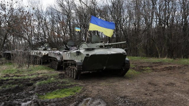 Ukrainische Militärfahrzeuge, fotografiert am 15. April. Ukrainische Militärfahrzeuge, fotografiert am 15. April.