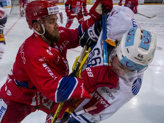 Zweikampf im Eishockey Zweikampf im Eishockey