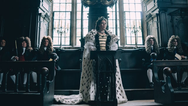 Olivia Colman als Königin. Olivia Colman als Königin.