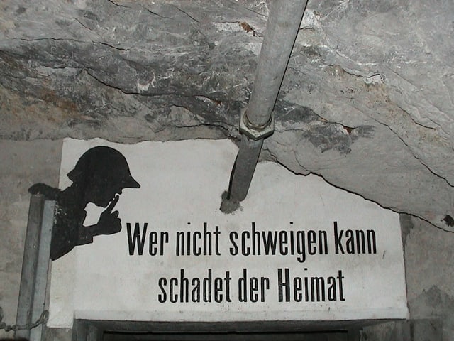 Im innern eines ehemaligen Bunkers der Schweizer Armee.