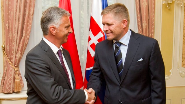 Bundesrat Didier Burkhalter und der slowakische Regierungschef Robert Fico (rechts). Bundesrat Didier Burkhalter und der slowakische Regierungschef Robert Fico (rechts).