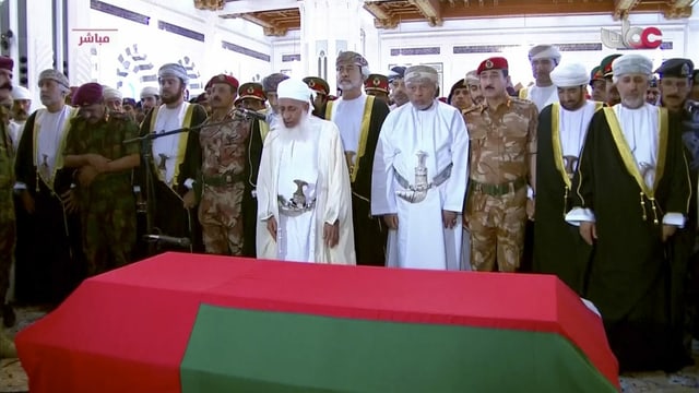 Der neue Sultan vor dem Sarg des alten. Der neue Sultan vor dem Sarg des alten.