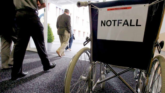 Ein Rollstuhl in der Notfallstation. Ein Rollstuhl in der Notfallstation.