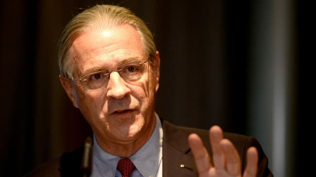 Ein Mann mit Krawatte. Ein Mann mit Krawatte.