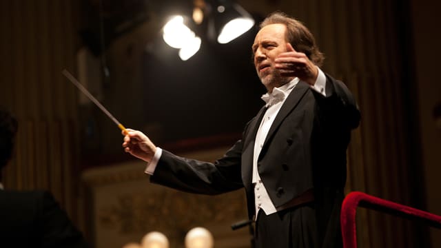 Riccardo Chailly dirigiert. Riccardo Chailly dirigiert.