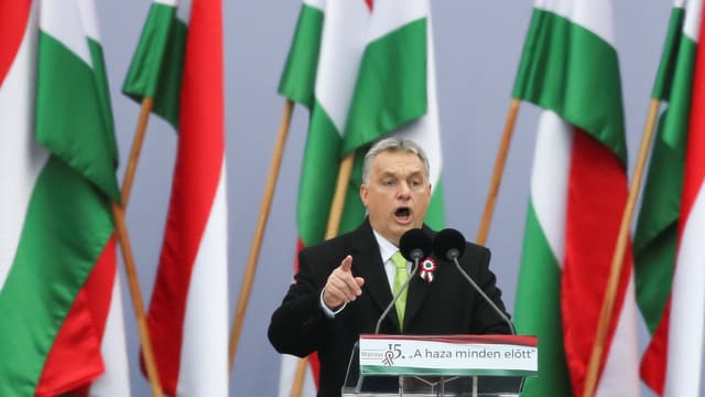 Victor Orban am Rednerpult. Victor Orban am Rednerpult.