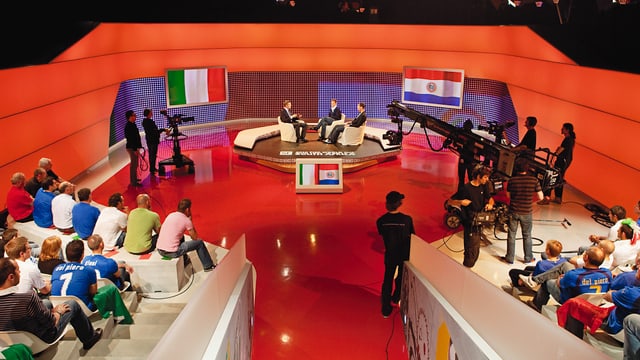 Sendungsbesuch: Studio- und Live-Atmosphäre erleben. Sendungsbesuch: Studio- und Live-Atmosphäre erleben.