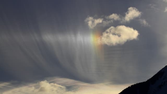 In Oey verzückte zwar nicht der Frühling, dafür irisierende Wolken. In Oey verzückte zwar nicht der Frühling, dafür irisierende Wolken.