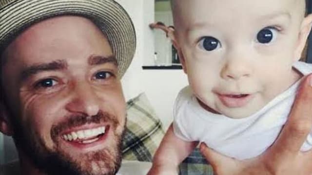 Justin Timberlake hält Söhnchen Silas in die Kamera. Justin Timberlake hält Söhnchen Silas in die Kamera.