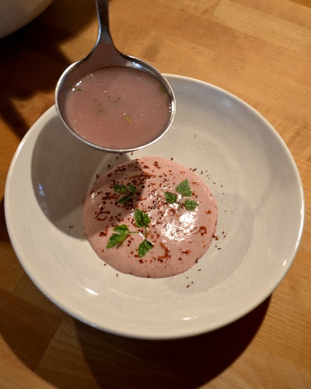 Geflügelsuppe mit Bohnenschaum Geflügelsuppe mit Bohnenschaum