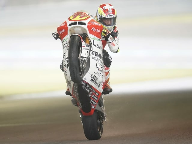 Dominique Aegerter mit einem Motorrad Dominique Aegerter mit einem Motorrad