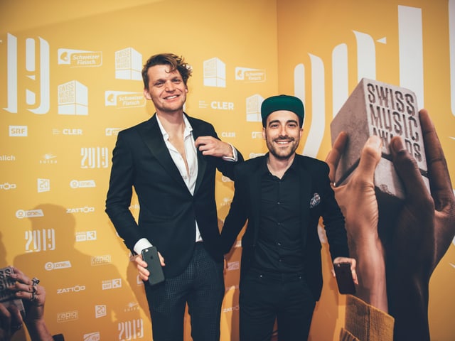 Streamten während dem Posieren live auf Instagram: Dabu Fantastic.