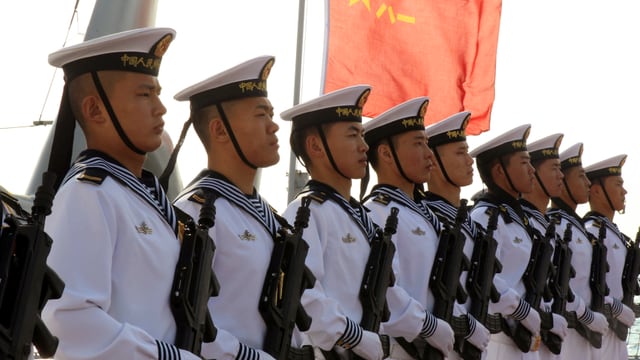 Eine exakte Reihe chinesischer Marinesoldaten Eine exakte Reihe chinesischer Marinesoldaten
