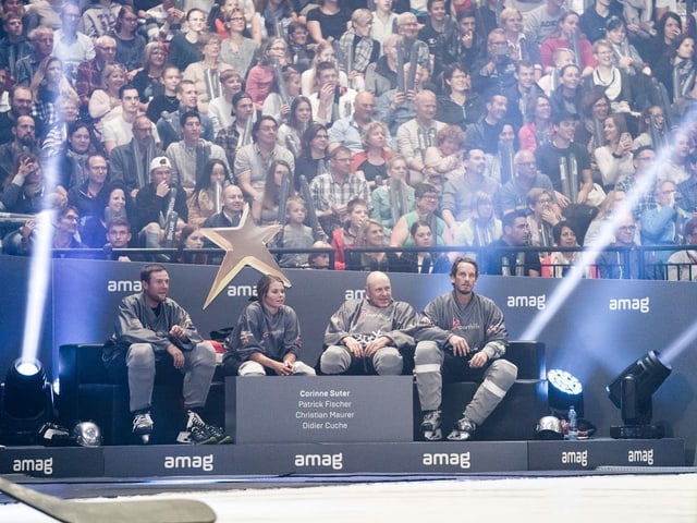 Das Team Grau unter anderem mit Didier Cuche und Patrick Fischer.