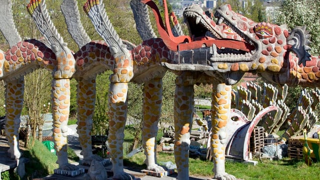 Farbige Skulptur im Bruno-Weber-Park Farbige Skulptur im Bruno-Weber-Park