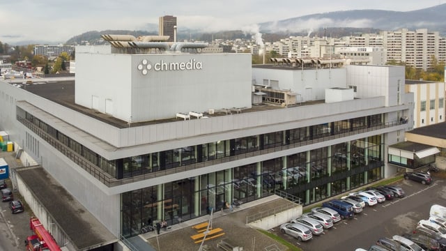 Drohnenaufnahme von Newsroom und Druckerei der chmedia im Telli in Aarau Drohnenaufnahme von Newsroom und Druckerei der chmedia im Telli in Aarau