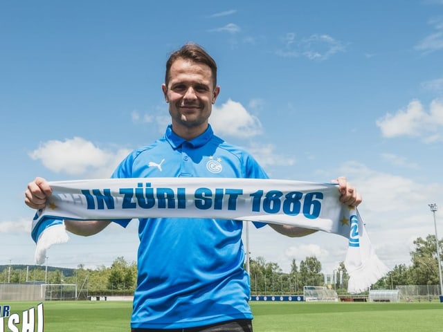 Amir Abrashi mit GC-Schal Amir Abrashi mit GC-Schal